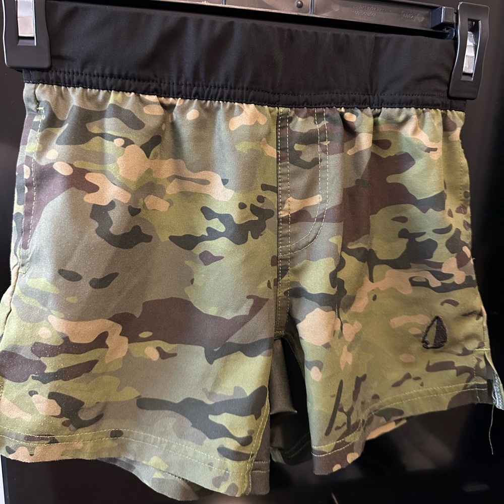 TACHUNTFISH Kids Athletic Shorts - Tropical Multicam